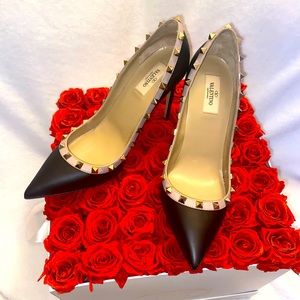 Valentino Garavani Rockstud Leather Pumps